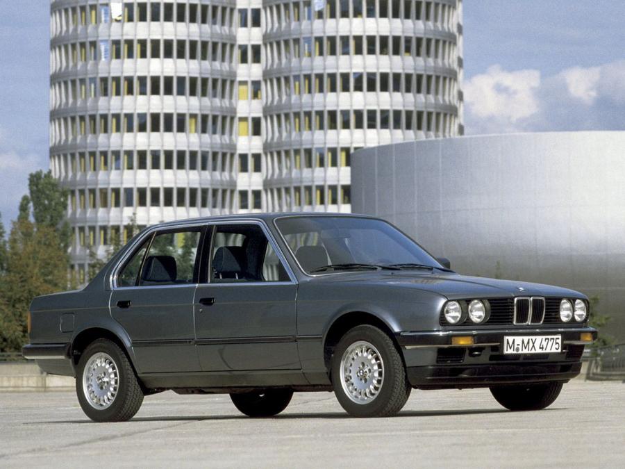  BMW 320i Sedan 1982 года  (фото 7 из 8)